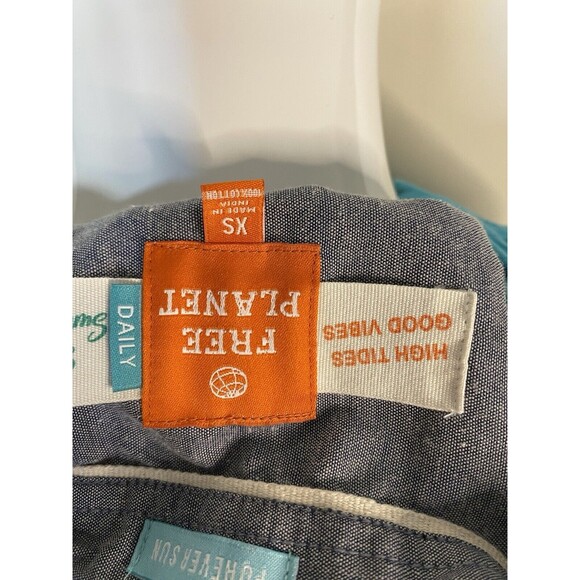 Free Planet Hawaiian PINEAPPLE Men’s Size Small Button Up Short Sleeve - Picture 8 of 8